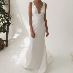 Tara Lauren Sybil Wedding Dress (size 8, fitted to size 6)